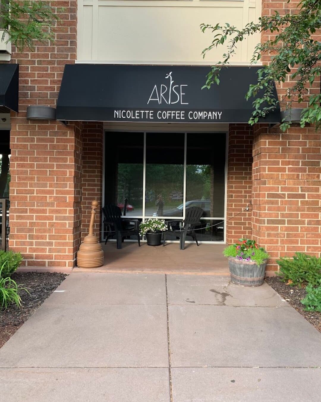 The front entrance and patio under the black Arise awning on Nicollet Avenue.